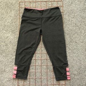 Glyder | Grey Capri Cutout Leggings